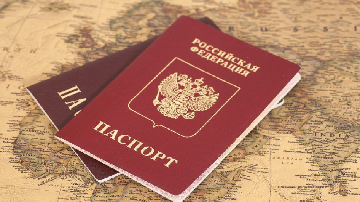 У Росії у призовників забиратимуть закордонні паспорти до закінчення служби
